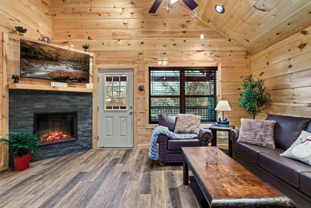 Mountains R Calling, Cozy Hideaway, King Beds, Hot-Tub, Arcade, Ev Ready 비둘기 포지 외부 사진