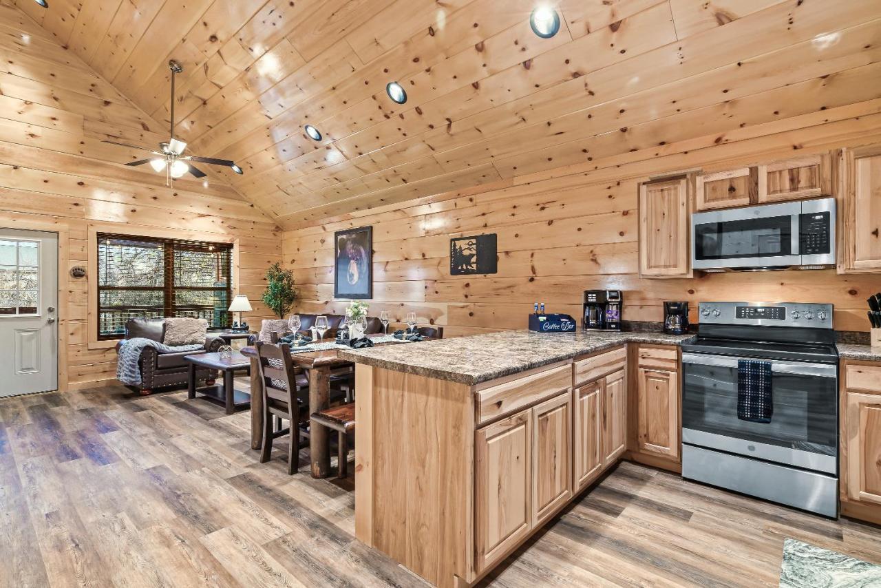 Mountains R Calling, Cozy Hideaway, King Beds, Hot-Tub, Arcade, Ev Ready 비둘기 포지 외부 사진
