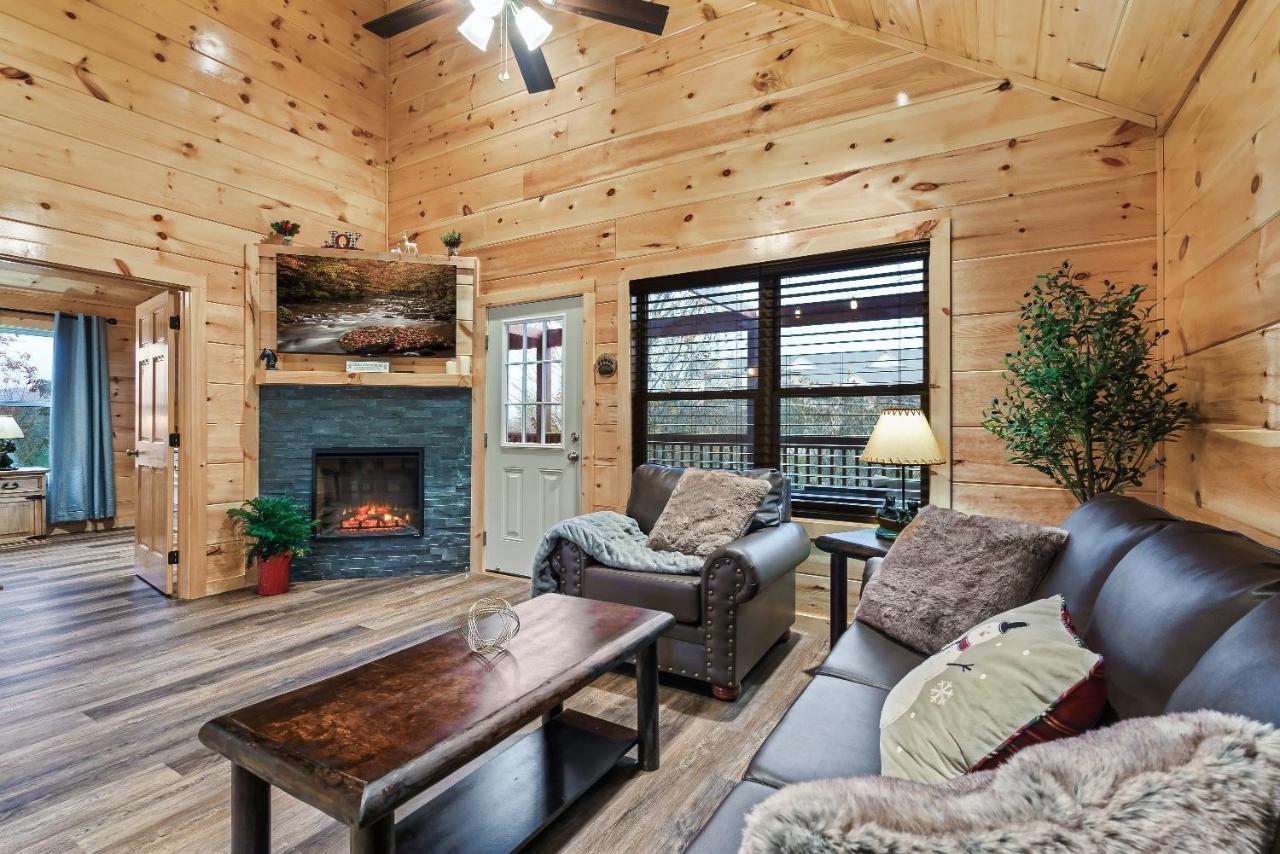 Mountains R Calling, Cozy Hideaway, King Beds, Hot-Tub, Arcade, Ev Ready 비둘기 포지 외부 사진