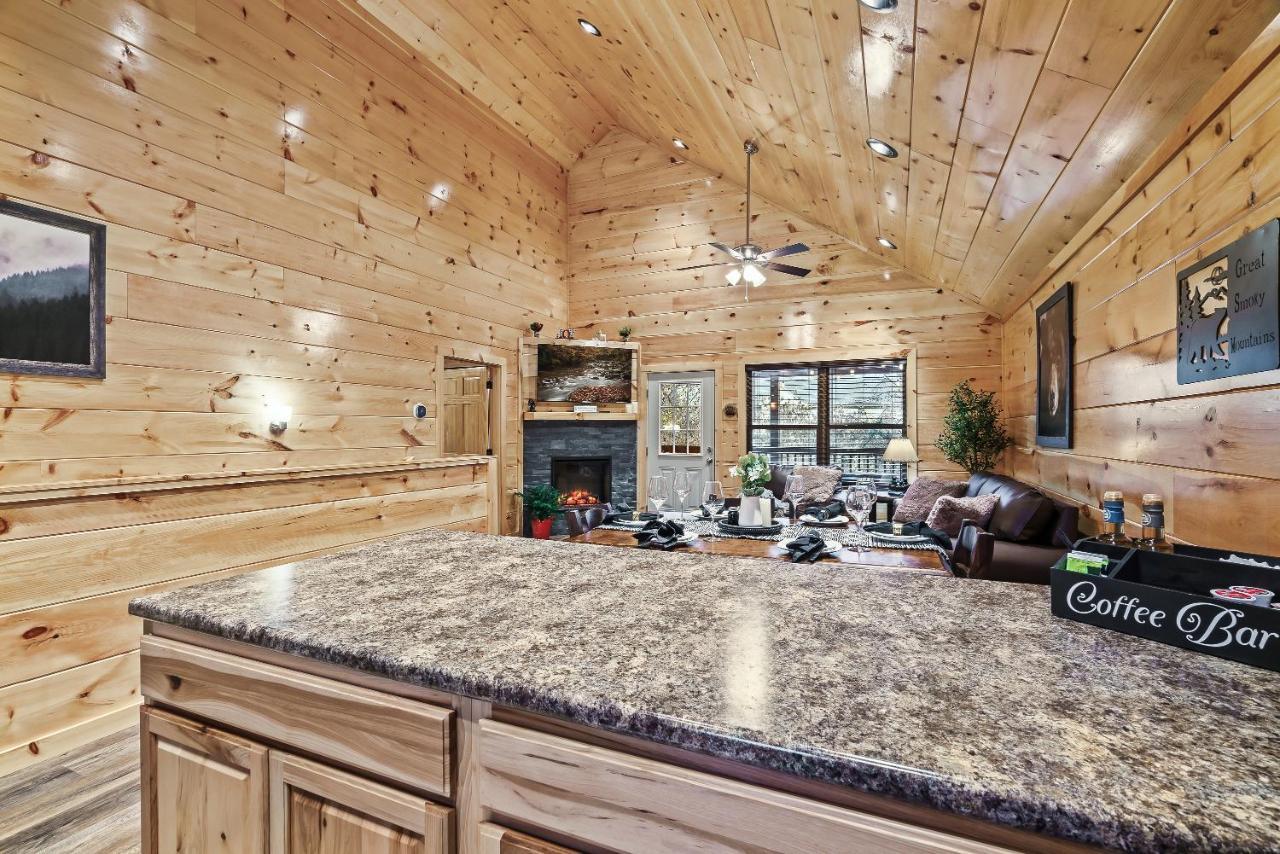 Mountains R Calling, Cozy Hideaway, King Beds, Hot-Tub, Arcade, Ev Ready 비둘기 포지 외부 사진
