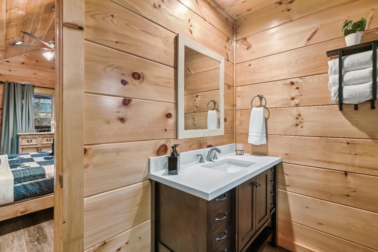 Mountains R Calling, Cozy Hideaway, King Beds, Hot-Tub, Arcade, Ev Ready 비둘기 포지 외부 사진