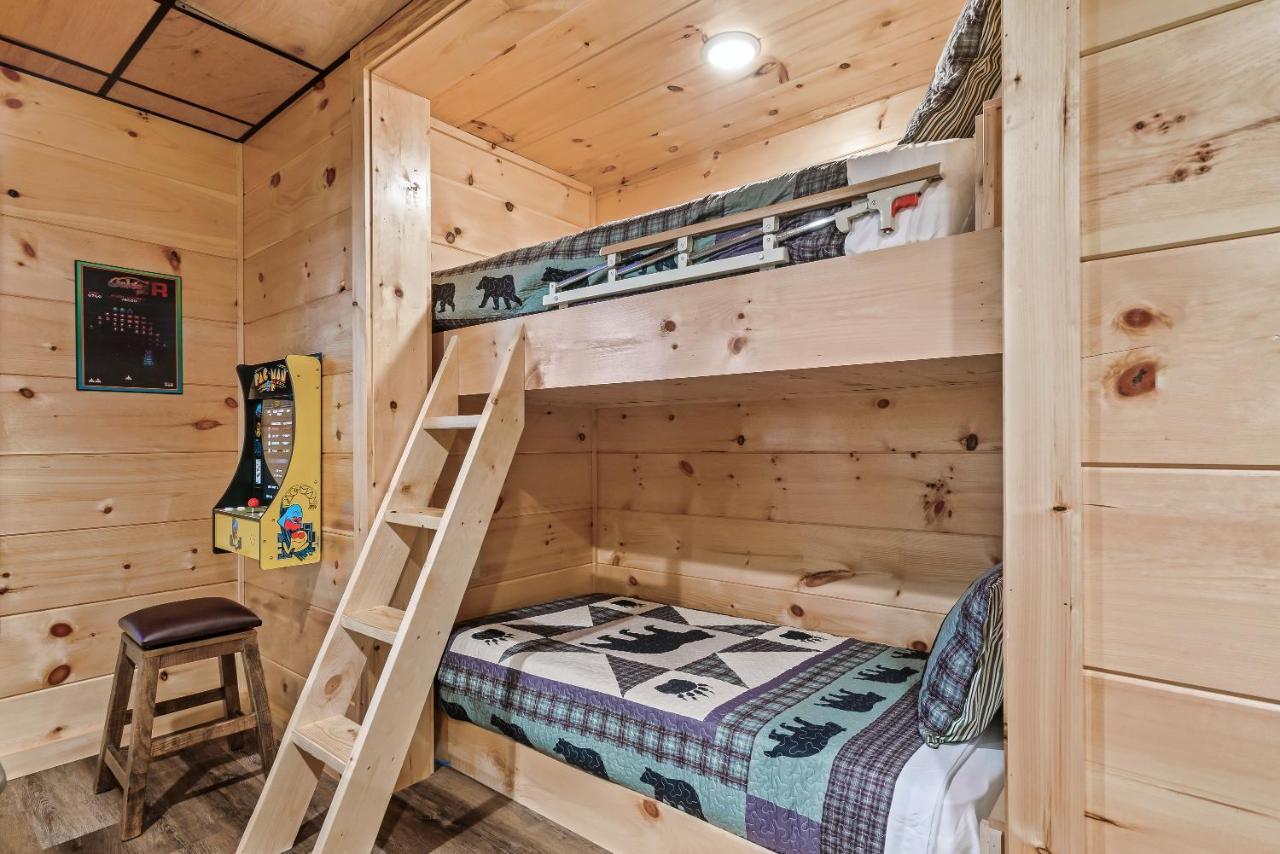 Mountains R Calling, Cozy Hideaway, King Beds, Hot-Tub, Arcade, Ev Ready 비둘기 포지 외부 사진