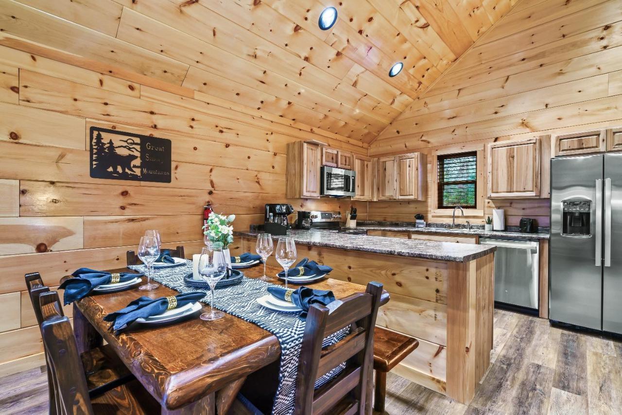 Mountains R Calling, Cozy Hideaway, King Beds, Hot-Tub, Arcade, Ev Ready 비둘기 포지 외부 사진