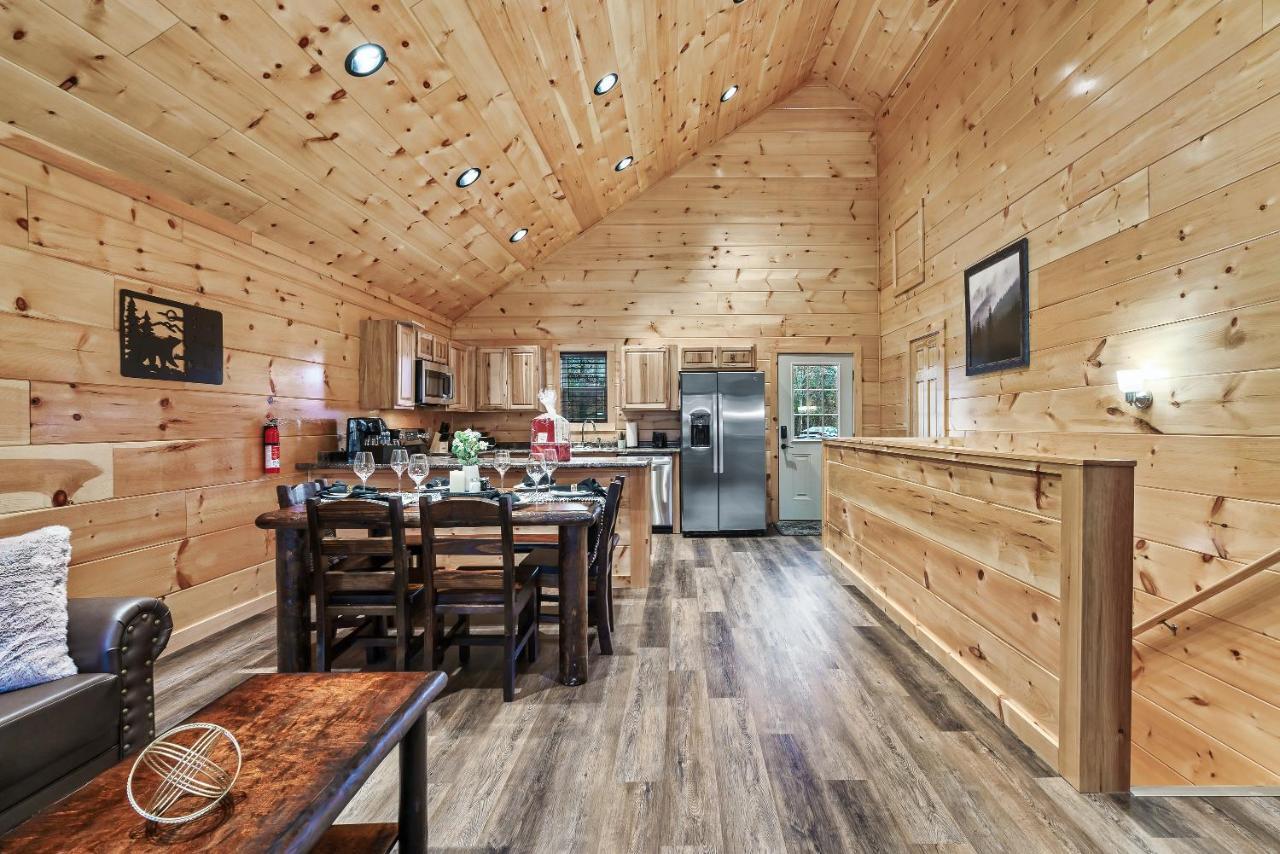 Mountains R Calling, Cozy Hideaway, King Beds, Hot-Tub, Arcade, Ev Ready 비둘기 포지 외부 사진